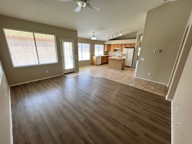 Building Photo - Warm, Inviting 3 Bed / 2bath Home in Canyon Trails with new updated and Flooring!!!