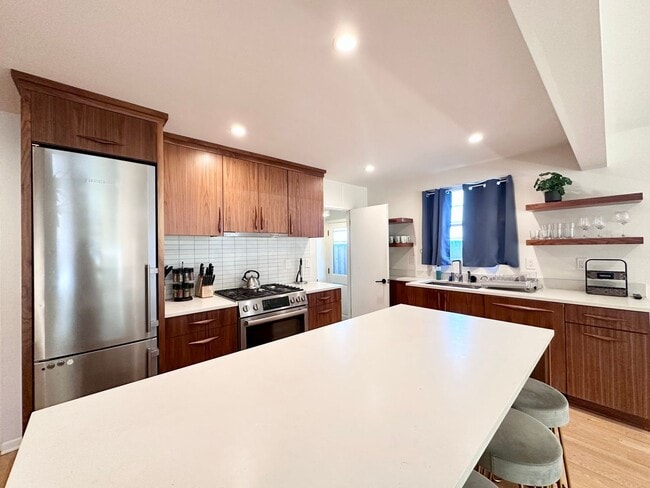 Building Photo - Lovely Duplex NE Portland - 2 bed, 1 bath w/Garage!