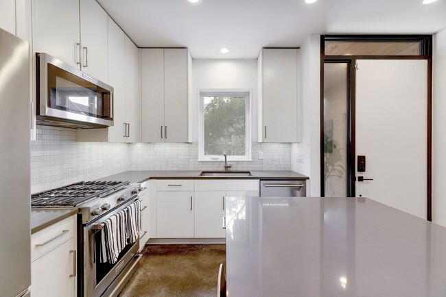 Building Photo - 2010 Goodrich Ave
