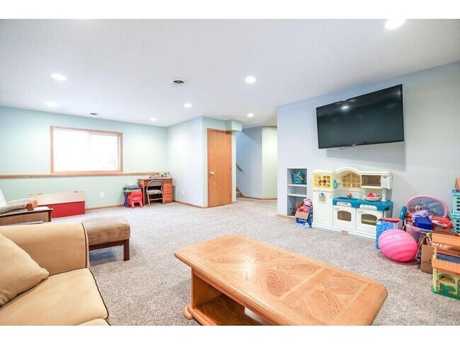 Building Photo - 11186 Woods Edge Ave