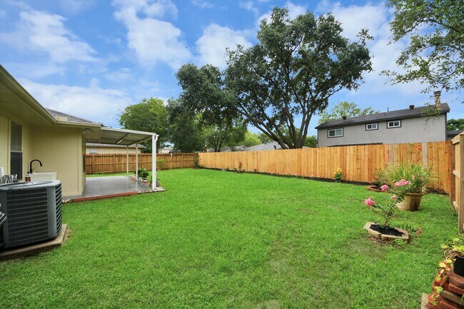 Building Photo - 16215 Cypress Trace Dr