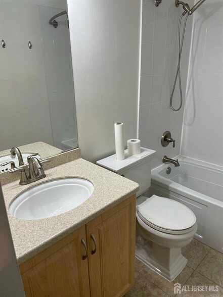 Building Photo - 911 Ravens Crest Dr