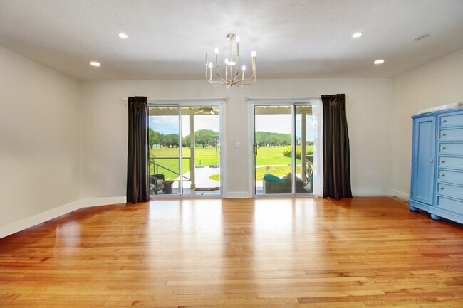 Building Photo - 1025 Hunting Lodge Dr