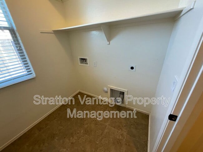 Building Photo - 3432 E Russell St