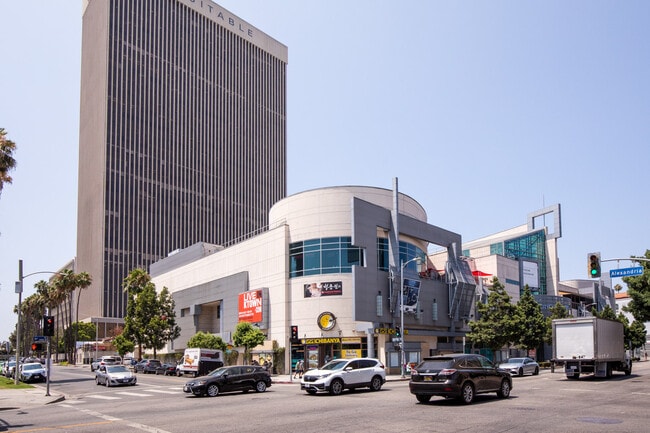 Building Photo - 685 S New Hampshire Ave