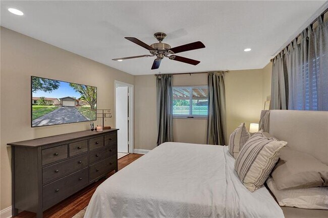 Building Photo - 9231 NW 17th St