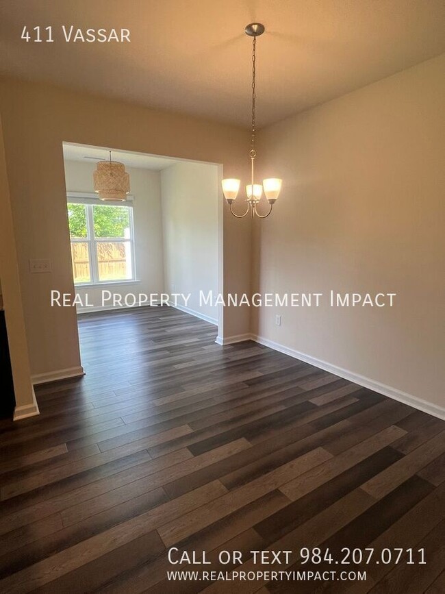 Building Photo - 411 Vassar-