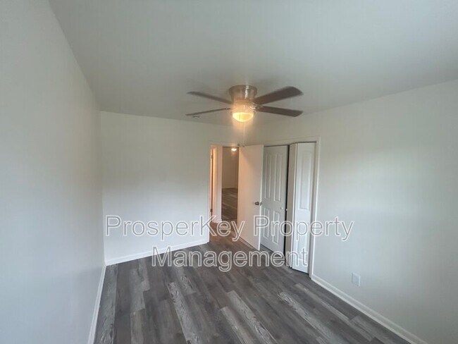 Building Photo - 246 Pinetree Cir