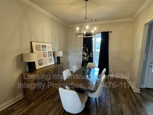 Building Photo - 200 Tennyson Dr