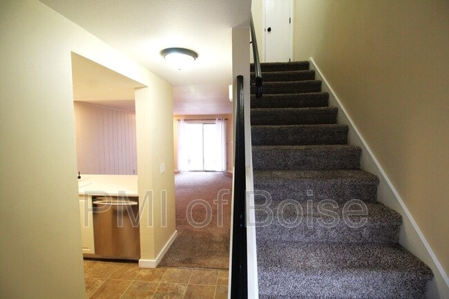 Building Photo - 6236 Coach Royale Ln