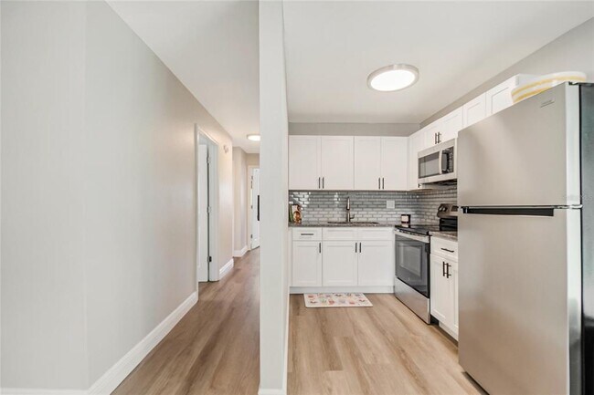 Building Photo - 211 Woodmere Blvd