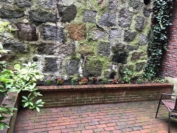 Building Photo - 49 Garden St