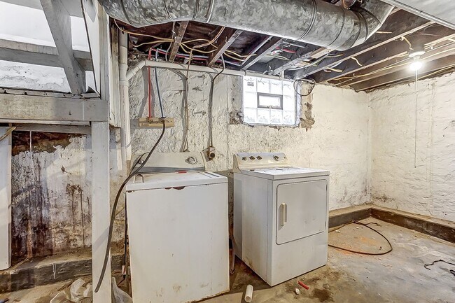 Building Photo - 2 Bed in Dayton- MOVE IN SPECIAL! Second Month Free if Moved in by April 15th!