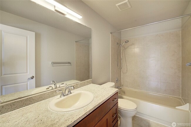 Building Photo - 3bd/2.5ba Bellevue House