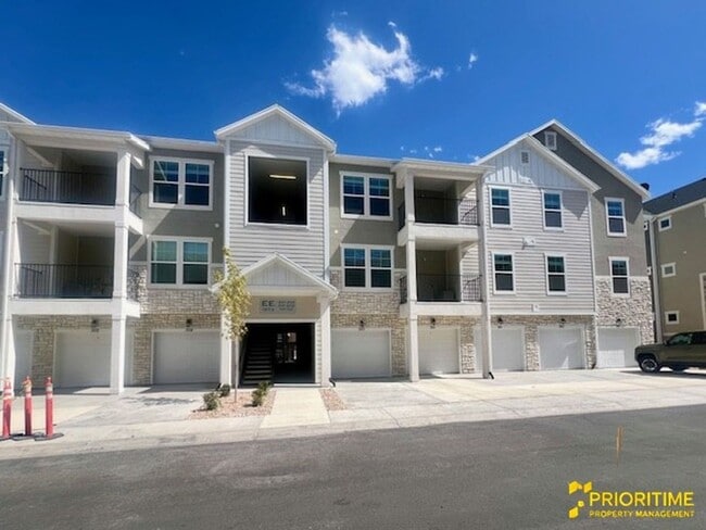 Building Photo - 13713 S Hanley Ln