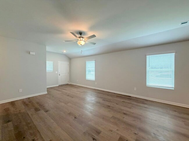 Building Photo - 155 Challenger Way