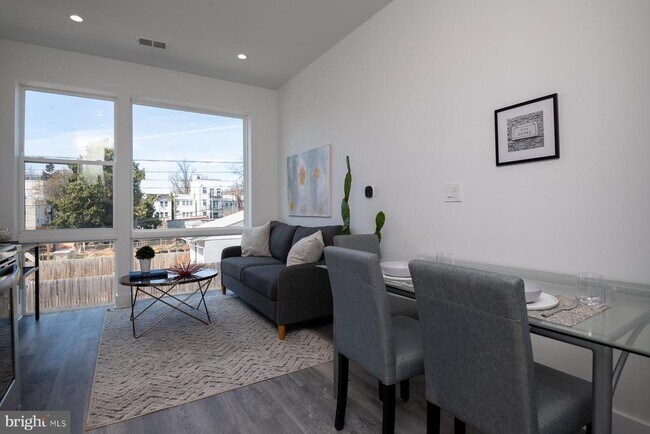 Building Photo - 818 Bladensburg Rd NE