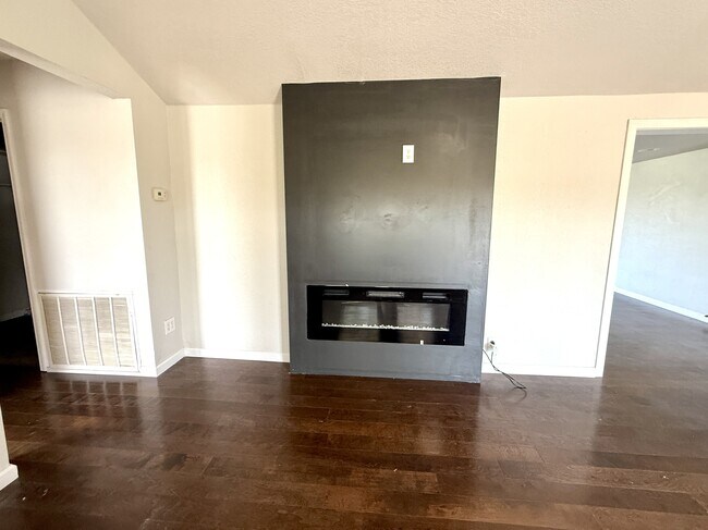 Building Photo - 5566 OK-199