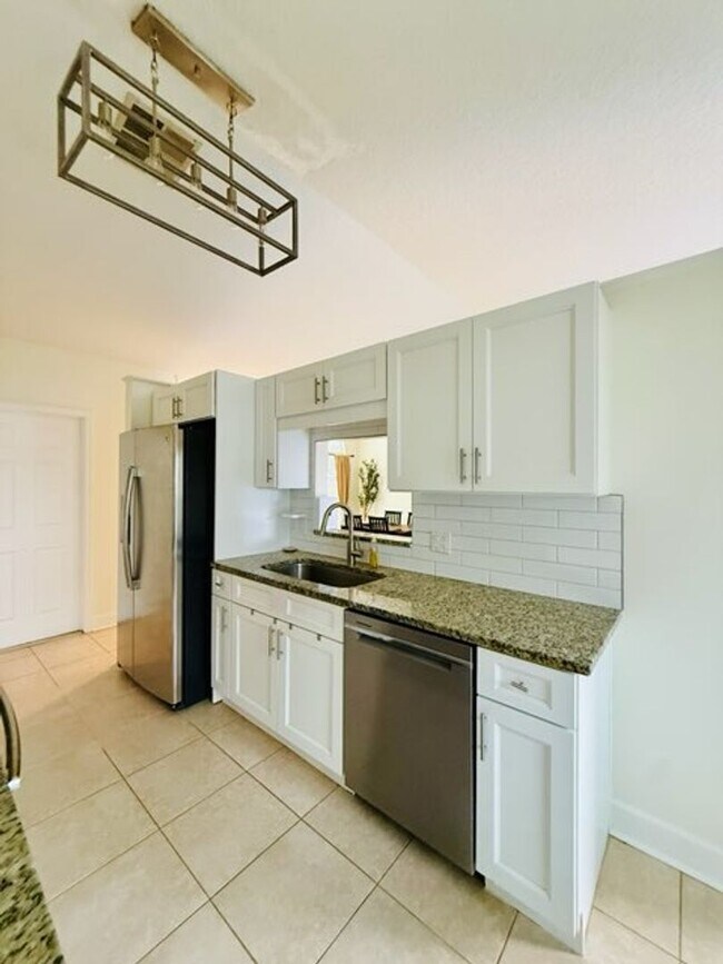 Building Photo - Kissimmee - 3 Bedroom, 2 Bathroom - $2,295.00