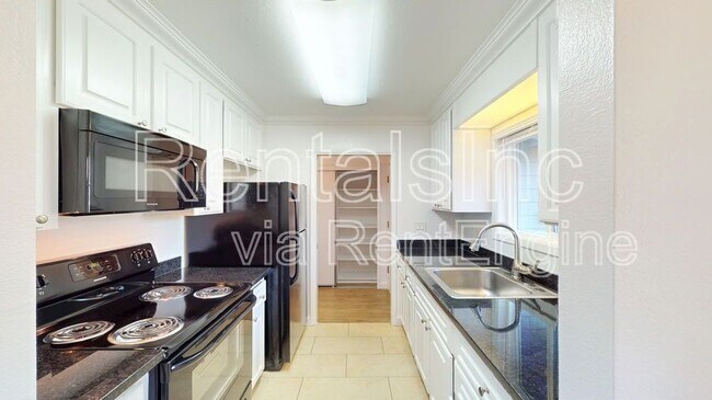 Primary Photo - 354 Robinson St