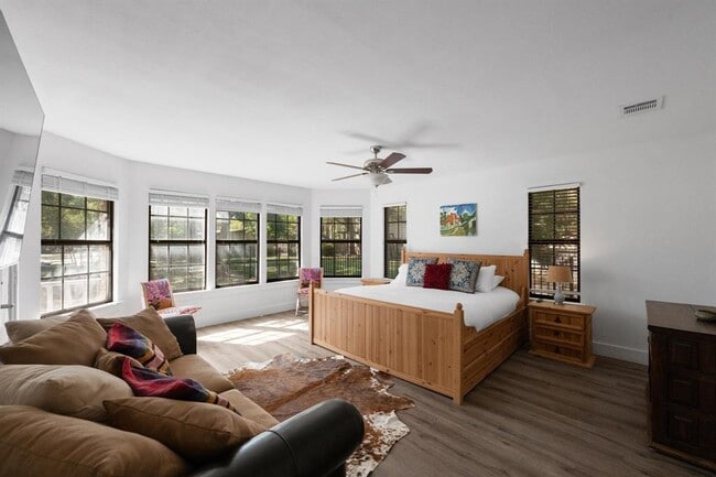 Building Photo - 1709 Channel Rd