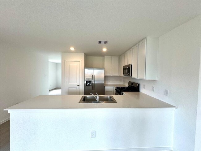 Building Photo - 28763 Texas Plns Dr