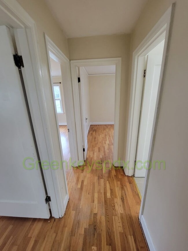 Building Photo - Beautiful 2 Bedroom 1 Bath House with Atta...