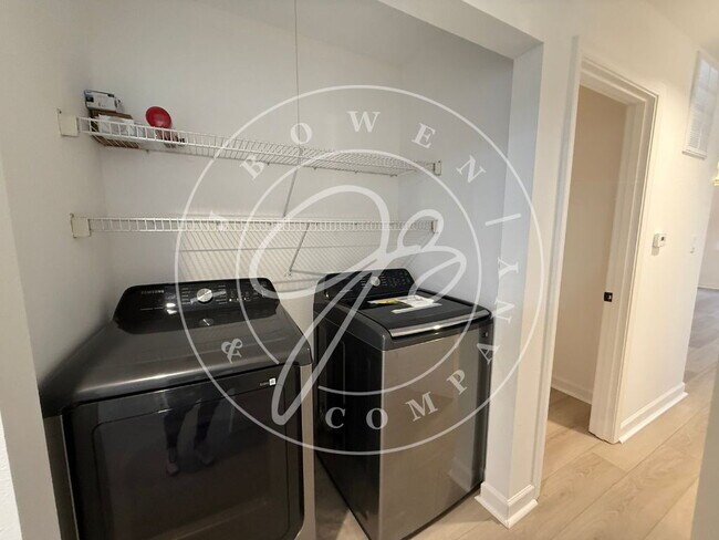 Building Photo - "Discover Spacious Comfort: Modern 3-Bed, 2-Bath in Maumee School District.