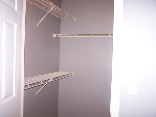 Building Photo - 10372 Fox Trail Rd S