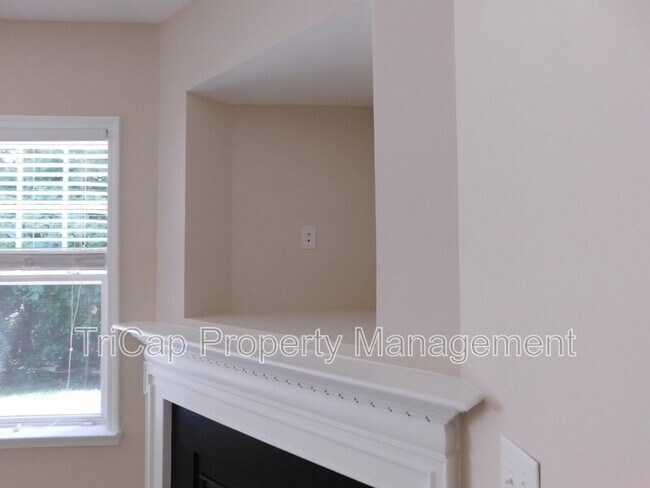 Building Photo - 524 Elm Ave