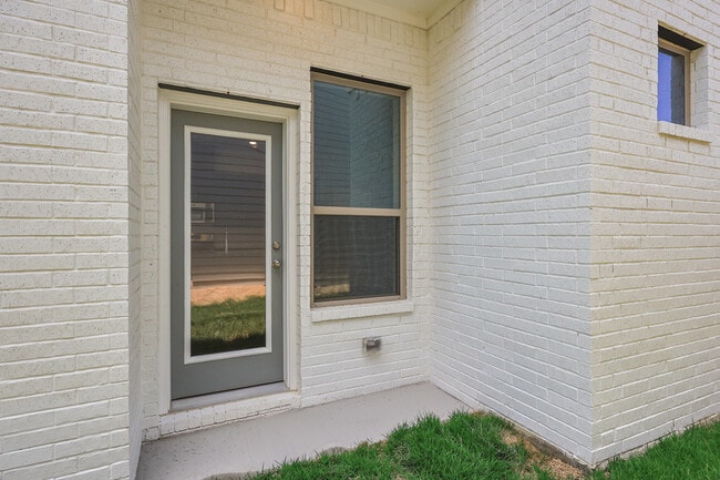 Building Photo - 14421 Walsh Ave