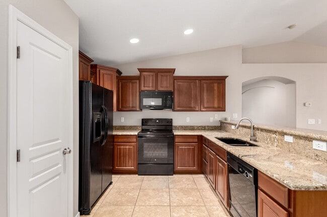 Primary Photo - Spacious 3-Bedroom Home with Den in Gilbert!