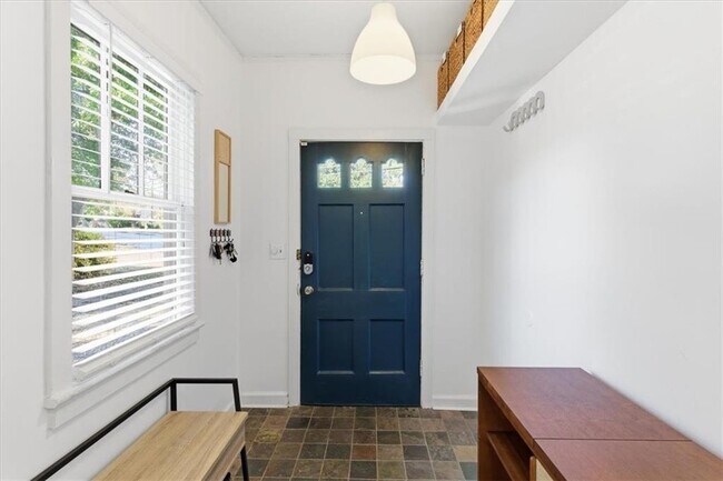 Building Photo - 693 Glenwood Ave SE