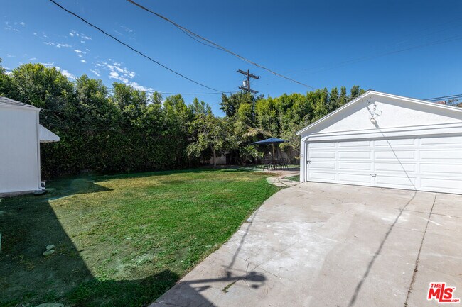 Building Photo - 319 S Orange Dr