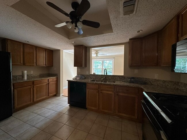 Building Photo - 7024 Somerset Cir