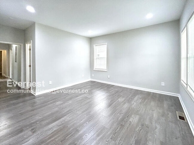 Building Photo - 1152 Wedgewood Dr NW