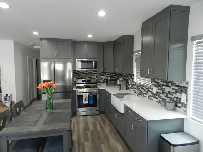 Building Photo - 12533 Cranbrook Ave