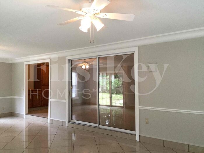 Building Photo - 7654 Balmy Ct