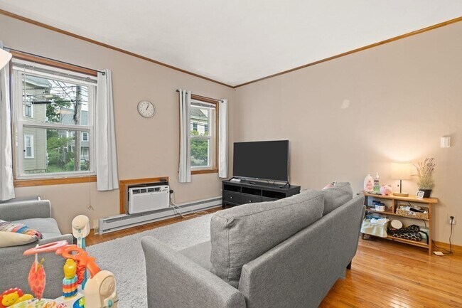 Building Photo - 46 Riverdale St