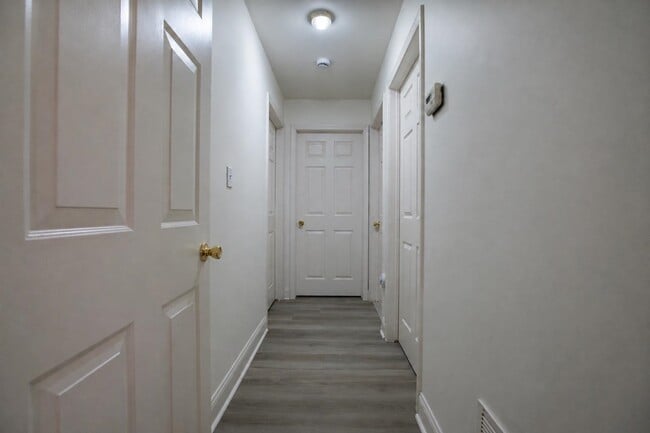 Building Photo - 8 Droyers Pointe Blvd