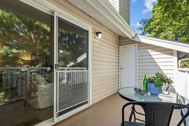 Building Photo - 19230 Forest Park Dr NE