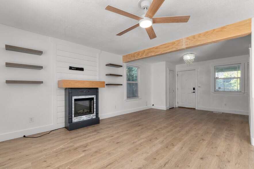 Building Photo - 4054 E Mohican Dr
