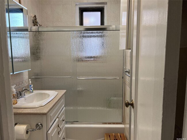 Building Photo - 77-16 Austin St