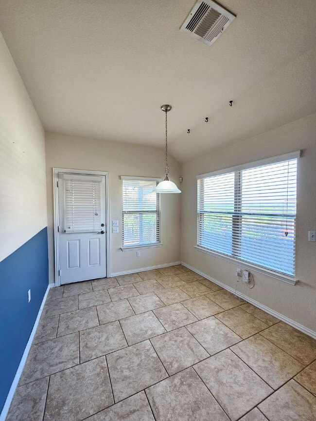 Building Photo - 5601 Little Theater Bend