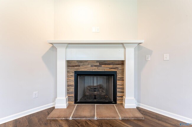 Building Photo - 22654 Regent Dr