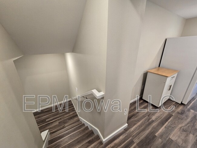 Building Photo - 308 1/2 12th Avenue