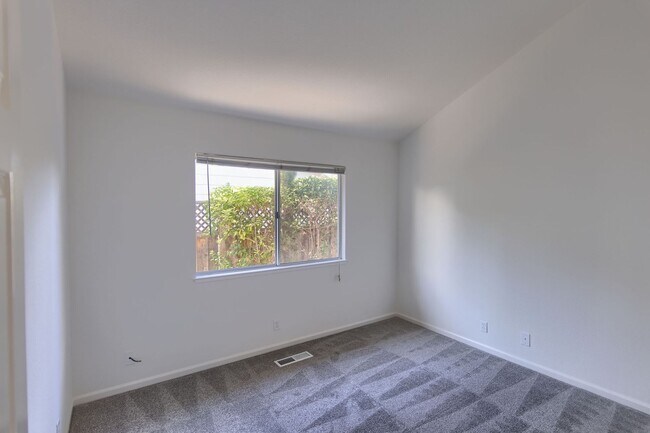 Building Photo - 4-Bedroom 2-Bathroom Saratoga Home