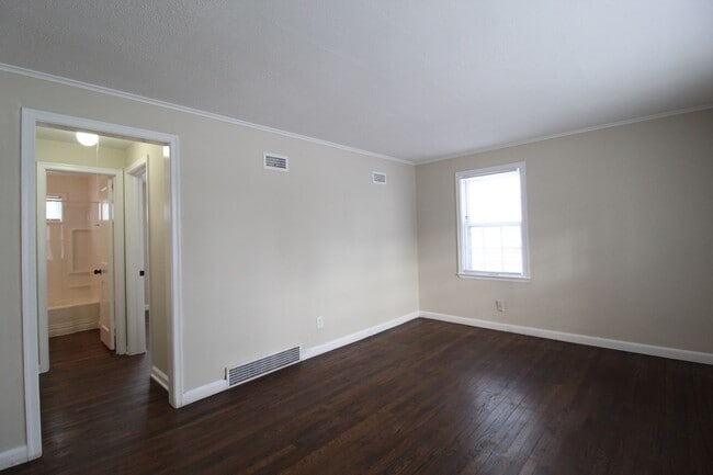 Building Photo - February FREE On This 1 Bedroom 1 Bath Duplex in Navy Hill Area in Olathe