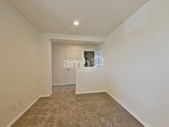 Building Photo - 816 Ponderosa Ln