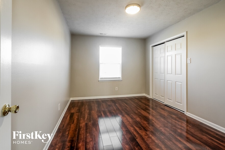 Building Photo - 6 Wyndham Dr